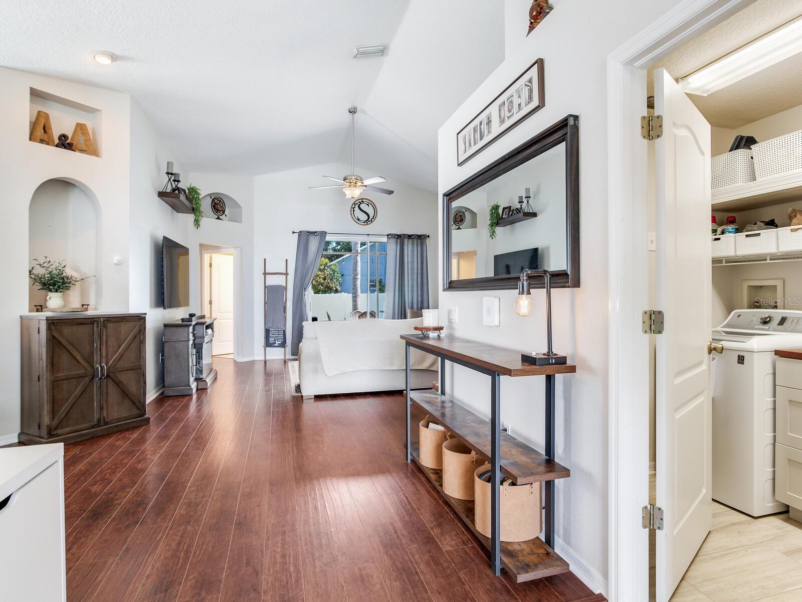 Foyer / Utility Room (right)
