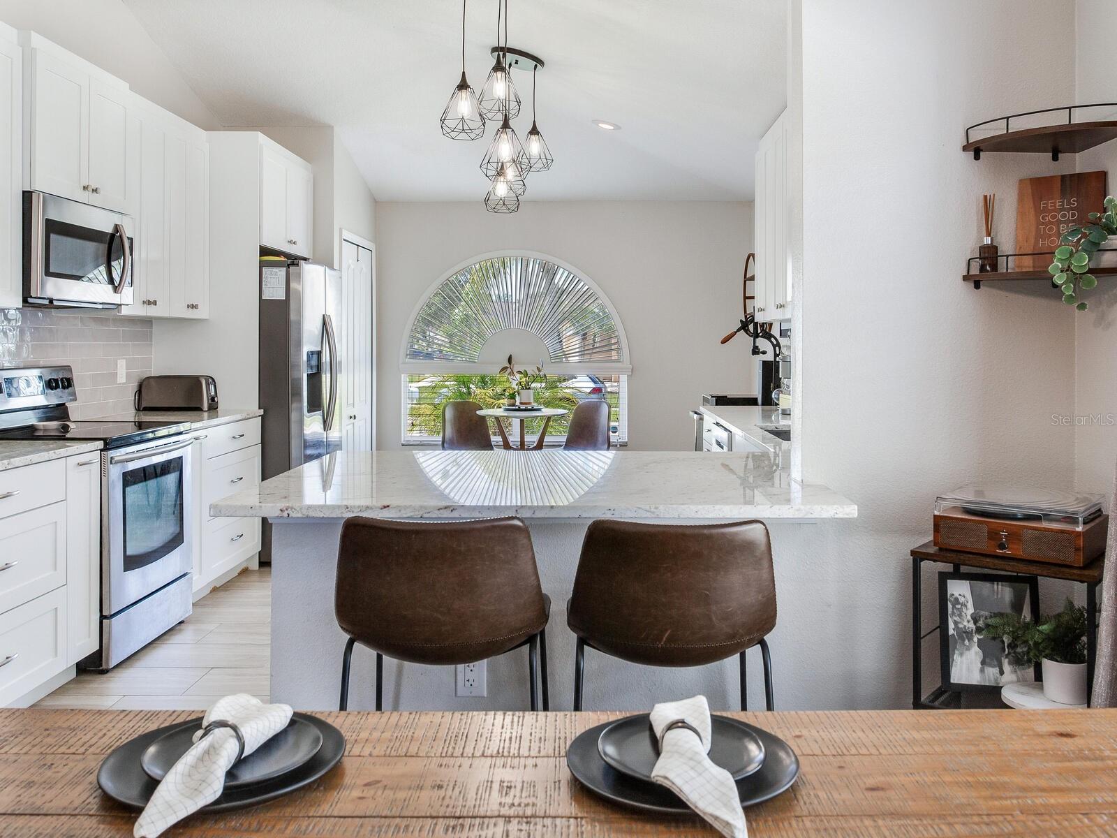 Dining / Breakfast Bar