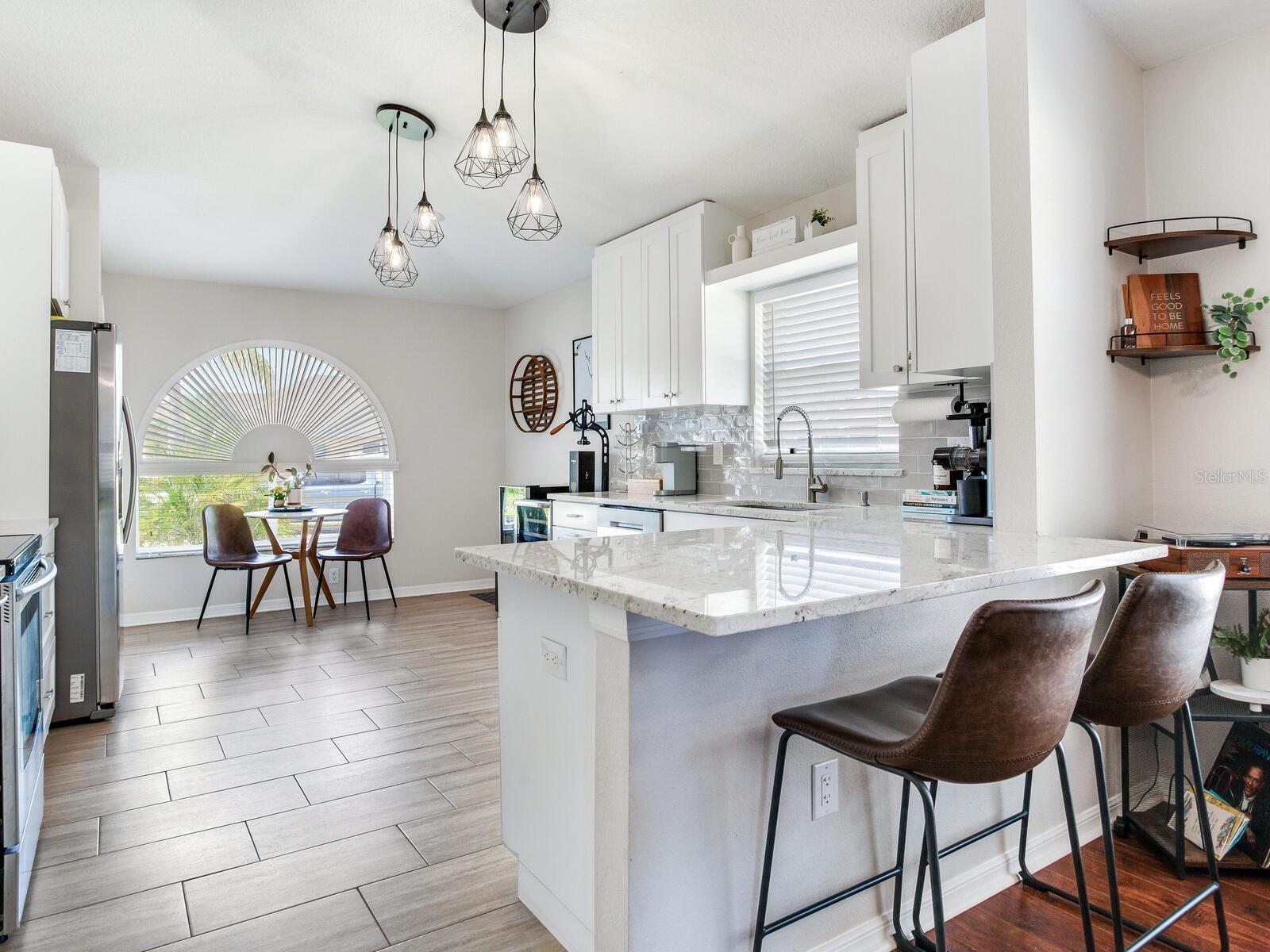 Kitchen / Breakfast Bar