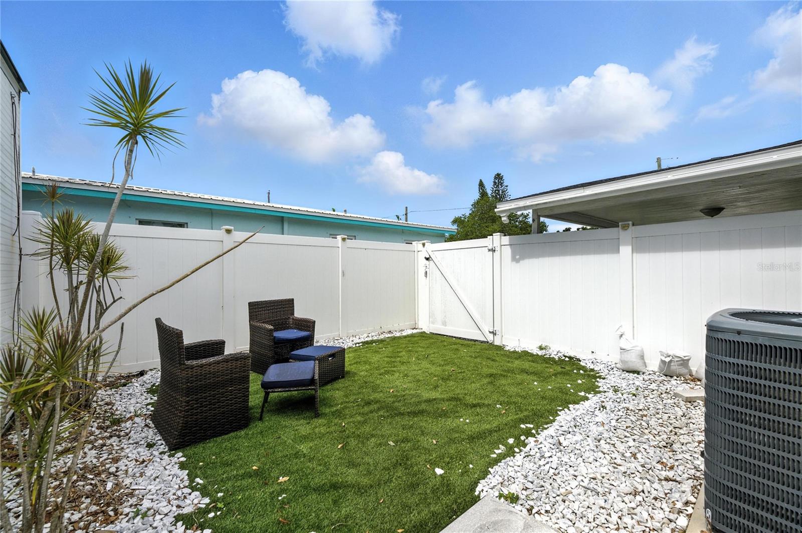 Backyard - Lounge Area