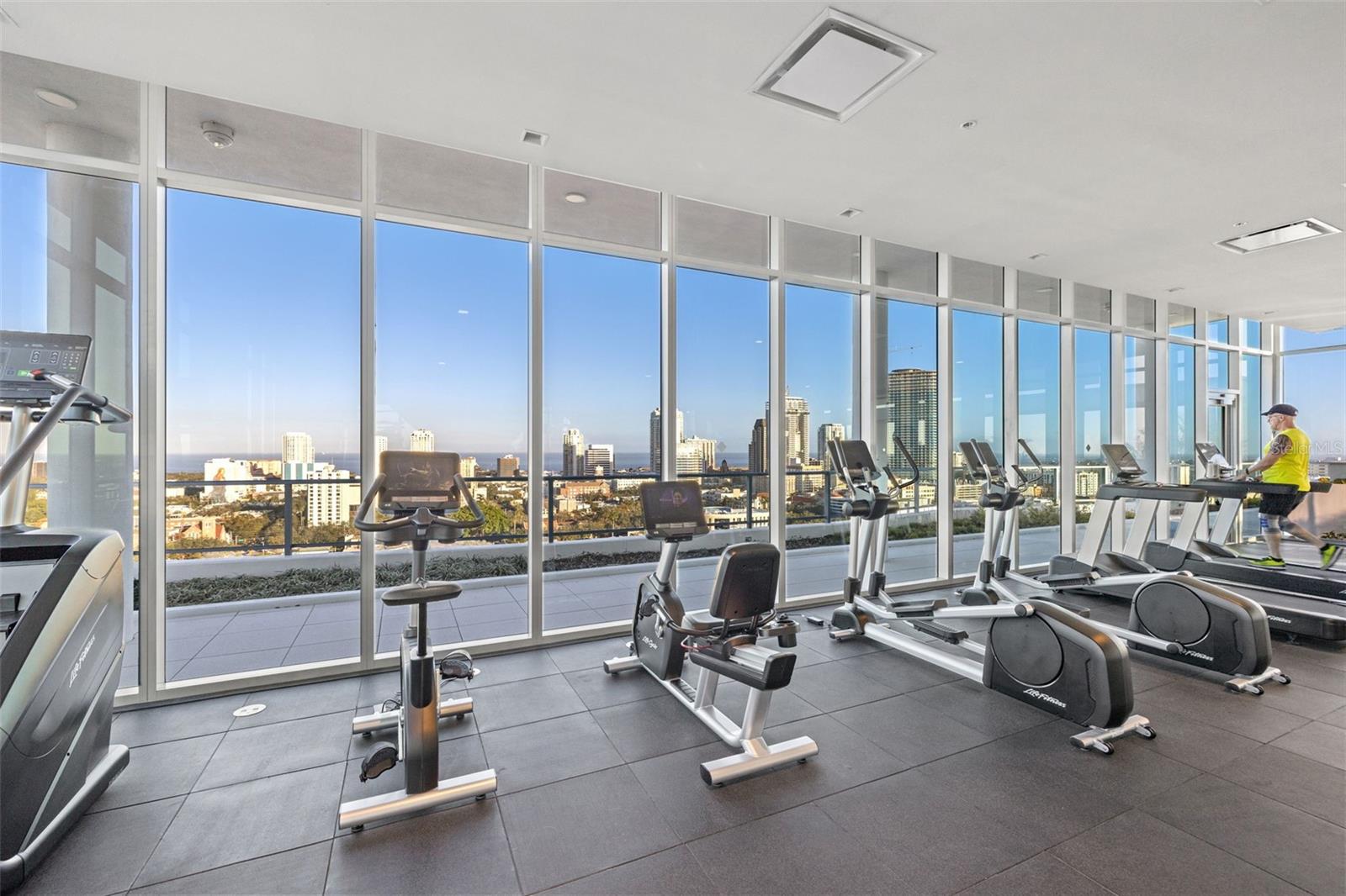 Rooftop state-of-the-art fitness facility