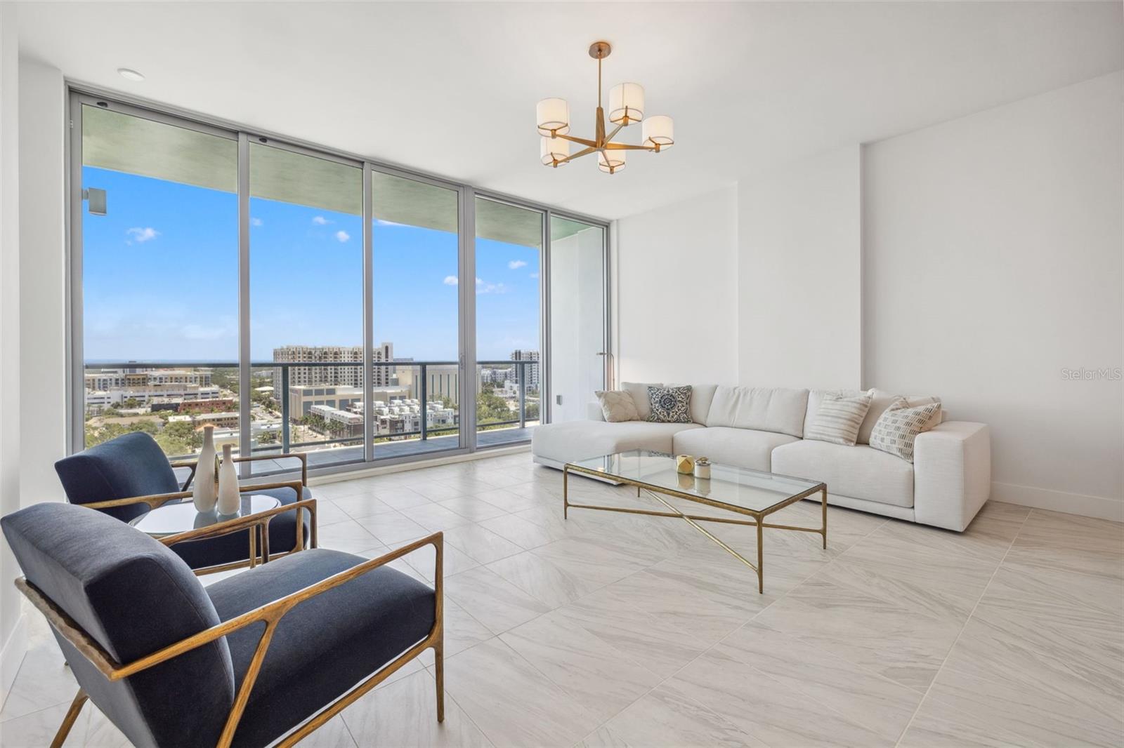 South facing residence overlooking the city, Mirror Lake and Tampa Bay. Sunrise and sunset views from inside the residence and terrace.