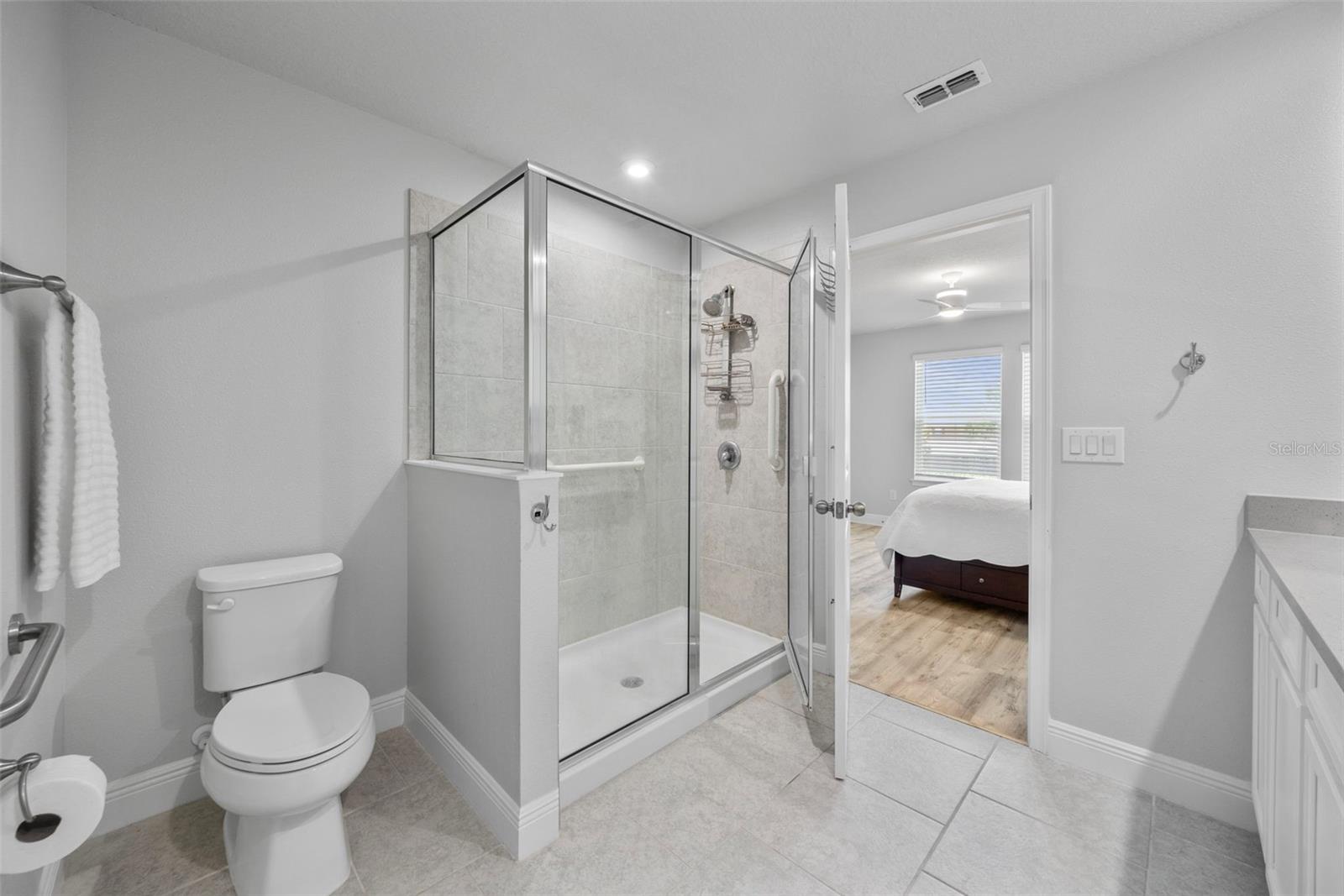 Stand up shower ensuite