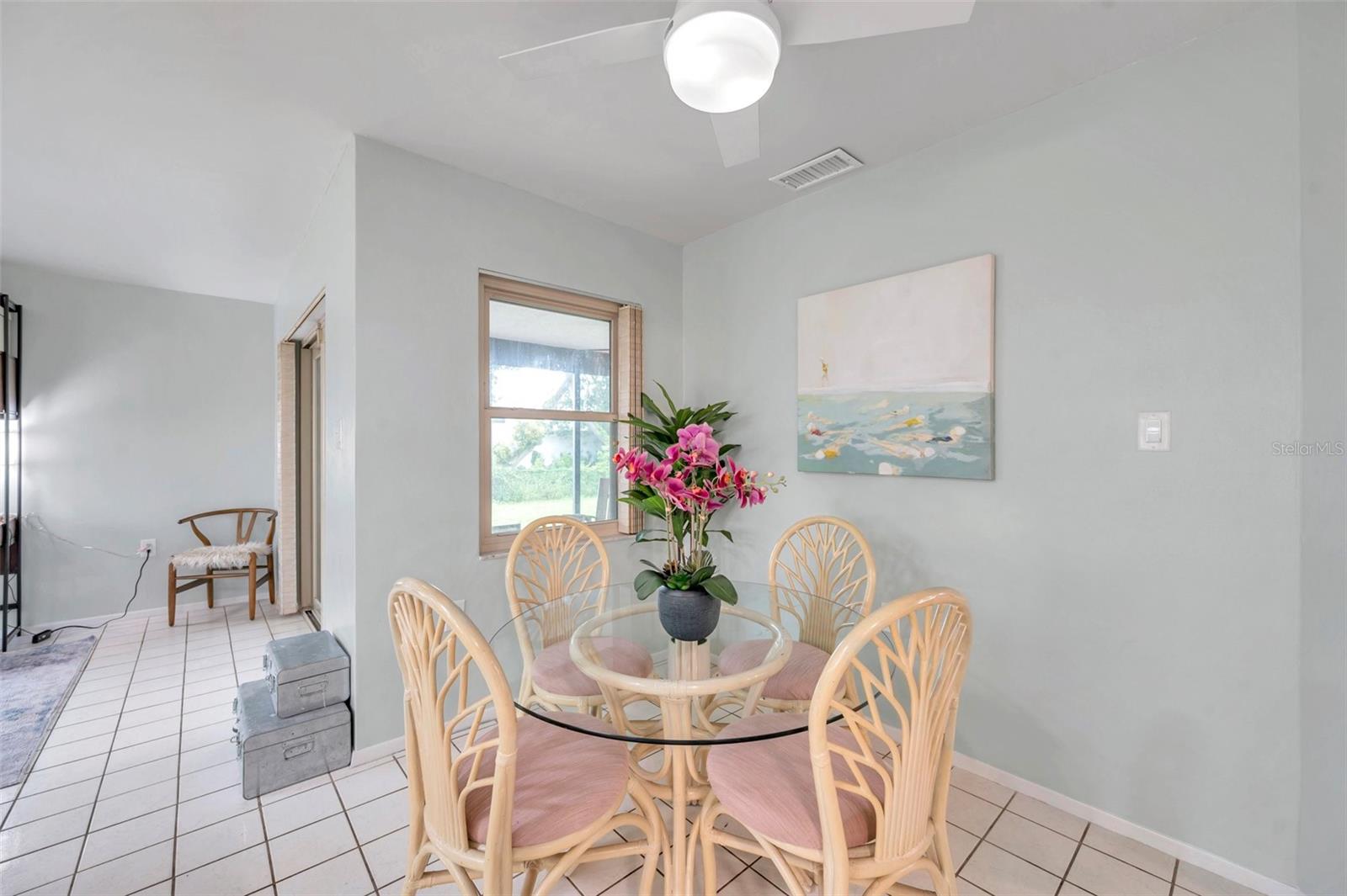 Eat in kitchen, ceiling fan