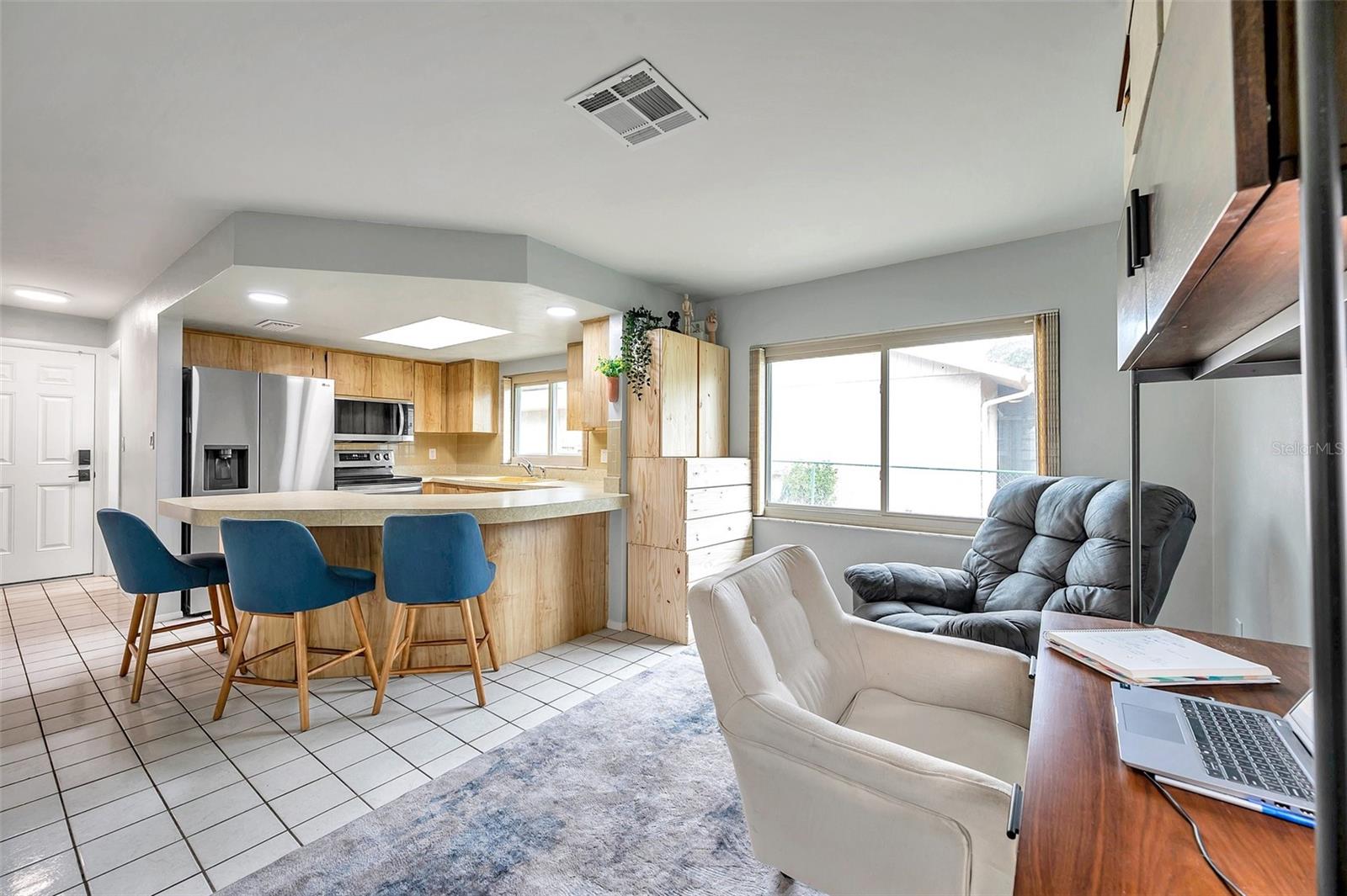 Kitchen Breakfast Bar