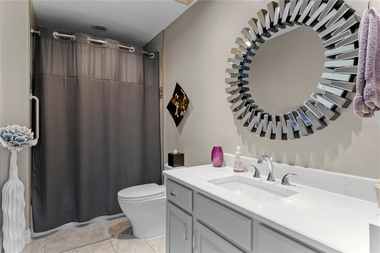 En-Suite in bedroom 2 with Tub