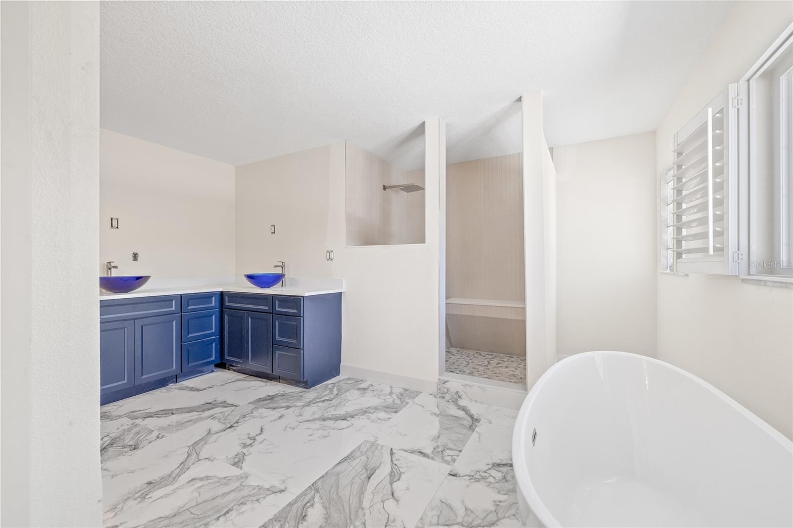 BATHROOM NOT OCMPLETED.