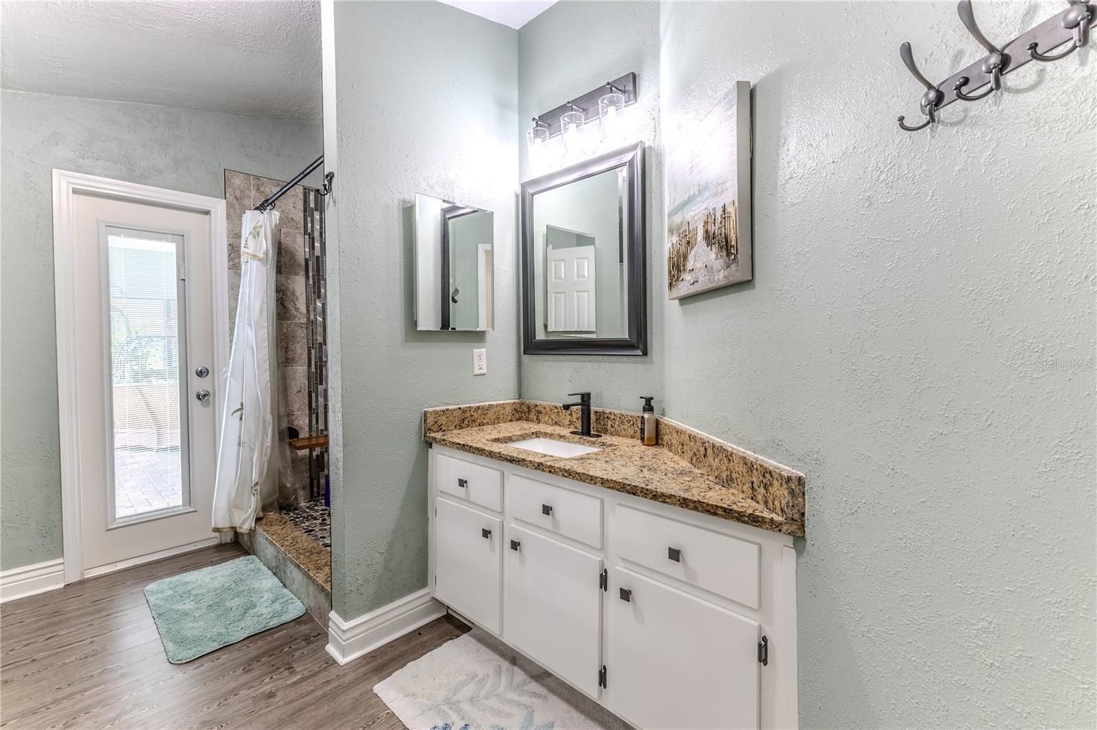 guest bath/pool bath