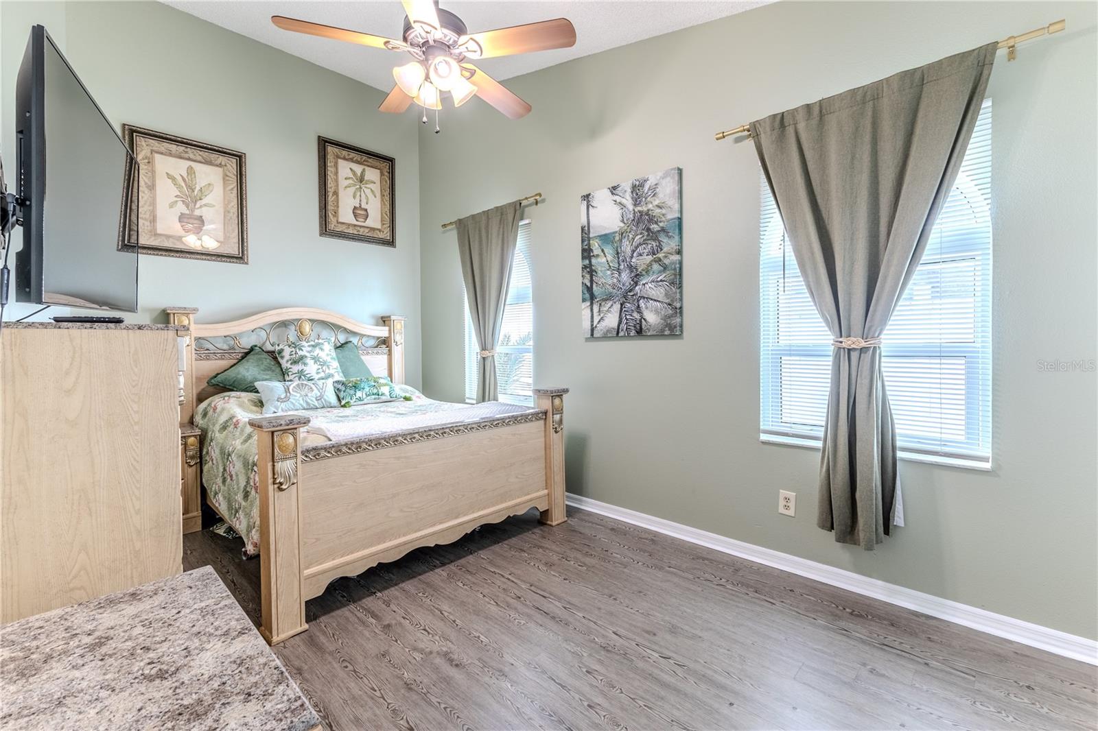 bedroom4