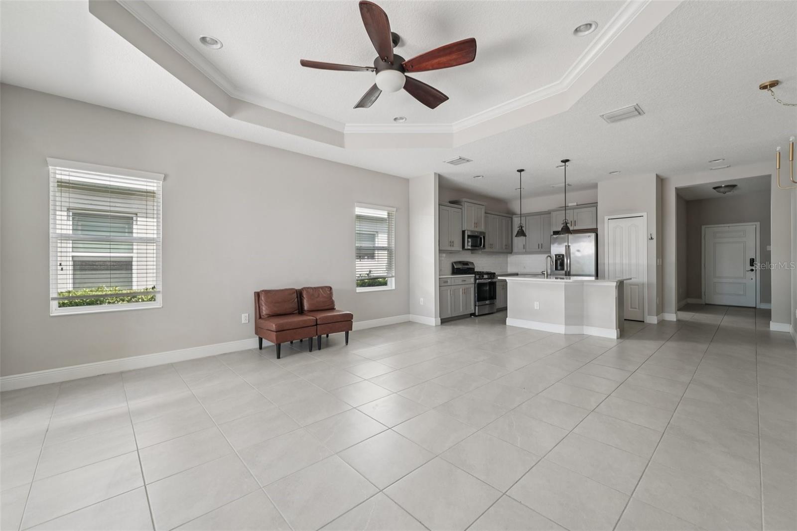 BRIGHT AND OPEN KITCHEN/DINING ROOM COMBO WITH A SPACIOUS FAMILY ROOM