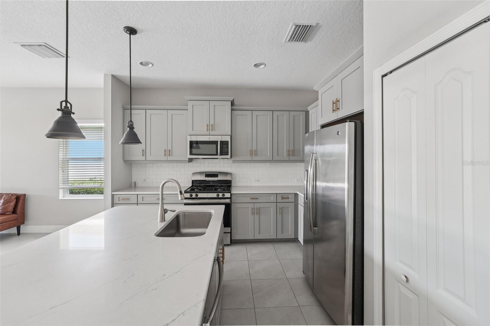 THE FAMILY CHEF WILL LOVE THE BEAUTIFUL KITCHEN WITH 5 BURNER GAS STOVE AND THE ROOMY ISLAND