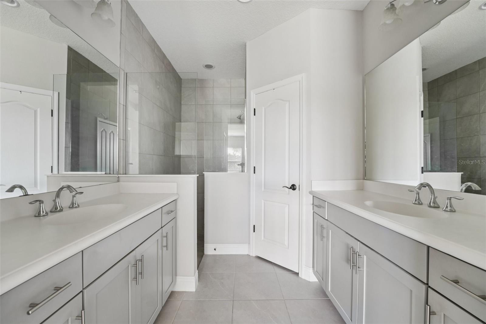 PRIMARY EN-SUITE OFFERS 2 VANITIES AND A WALKIN SHOWER