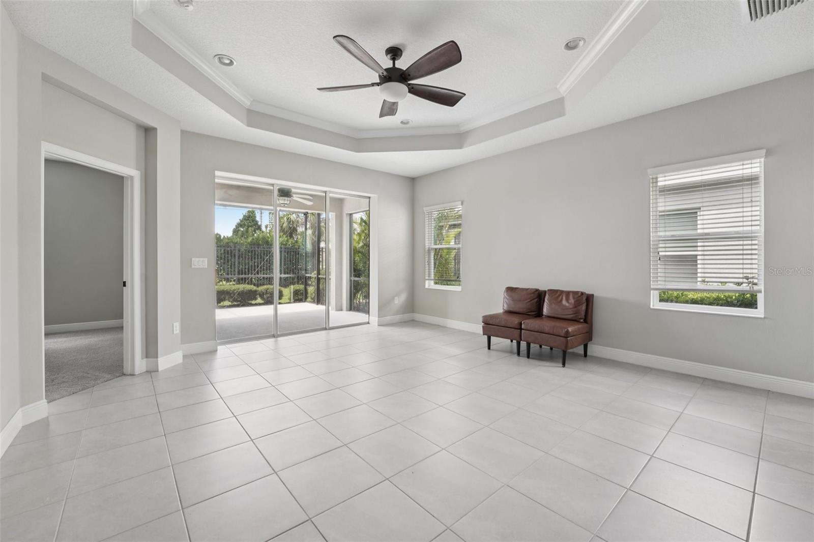 SPACIOUS FAMILY ROOM