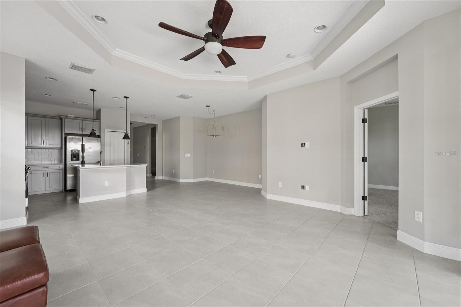BRIGHT AND OPEN KITCHEN/DINING ROOM COMBO WITH A SPACIOUS FAMILY ROOM