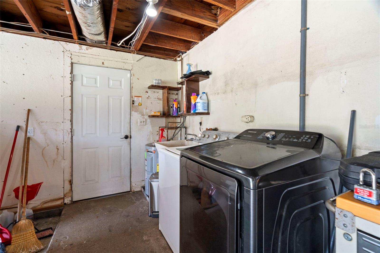laundry in garage