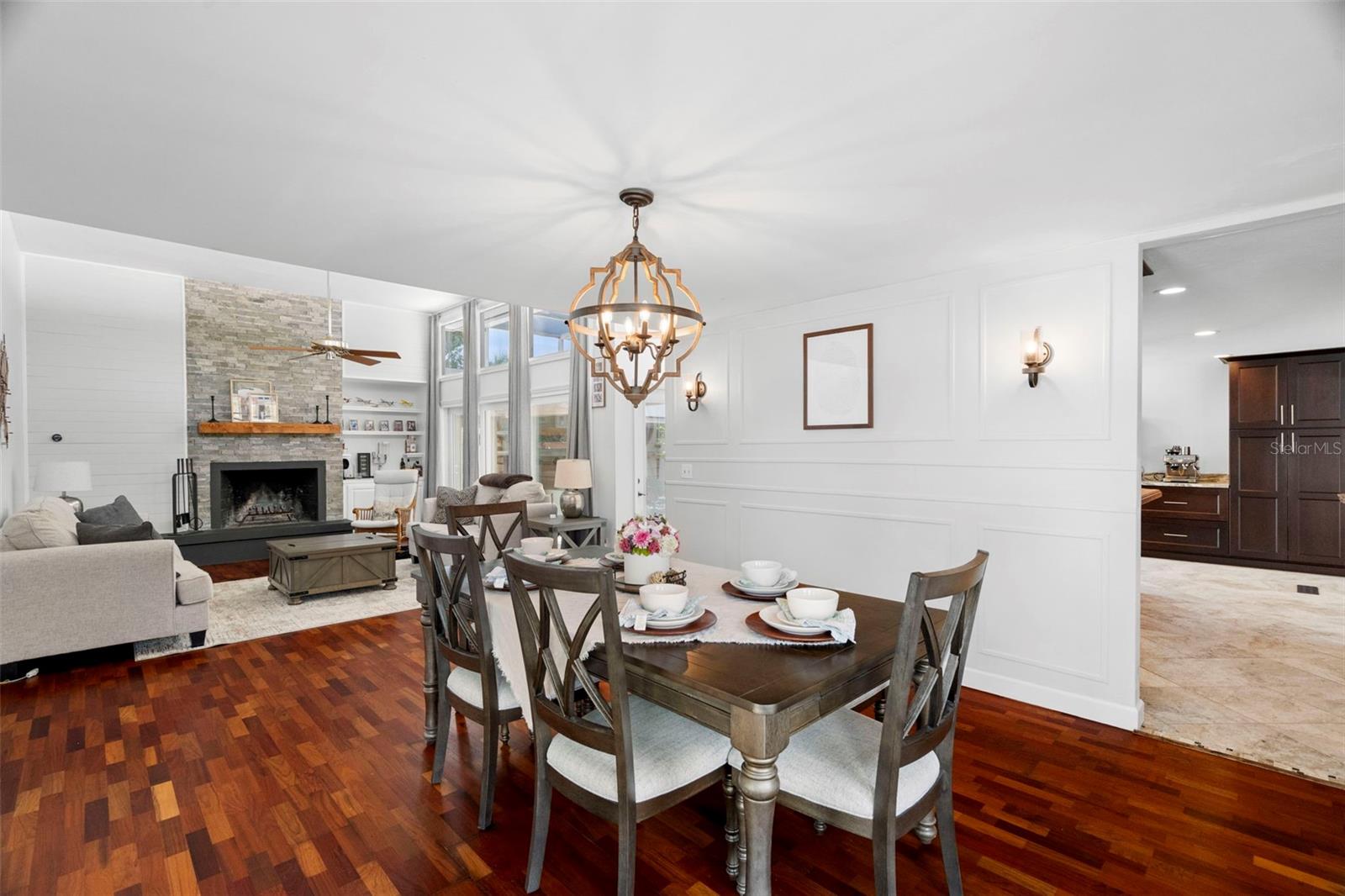 Dining/living room