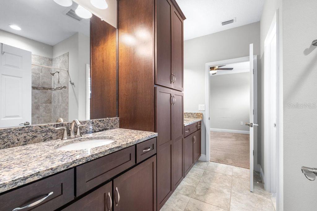 Jack n Jill Bathroom