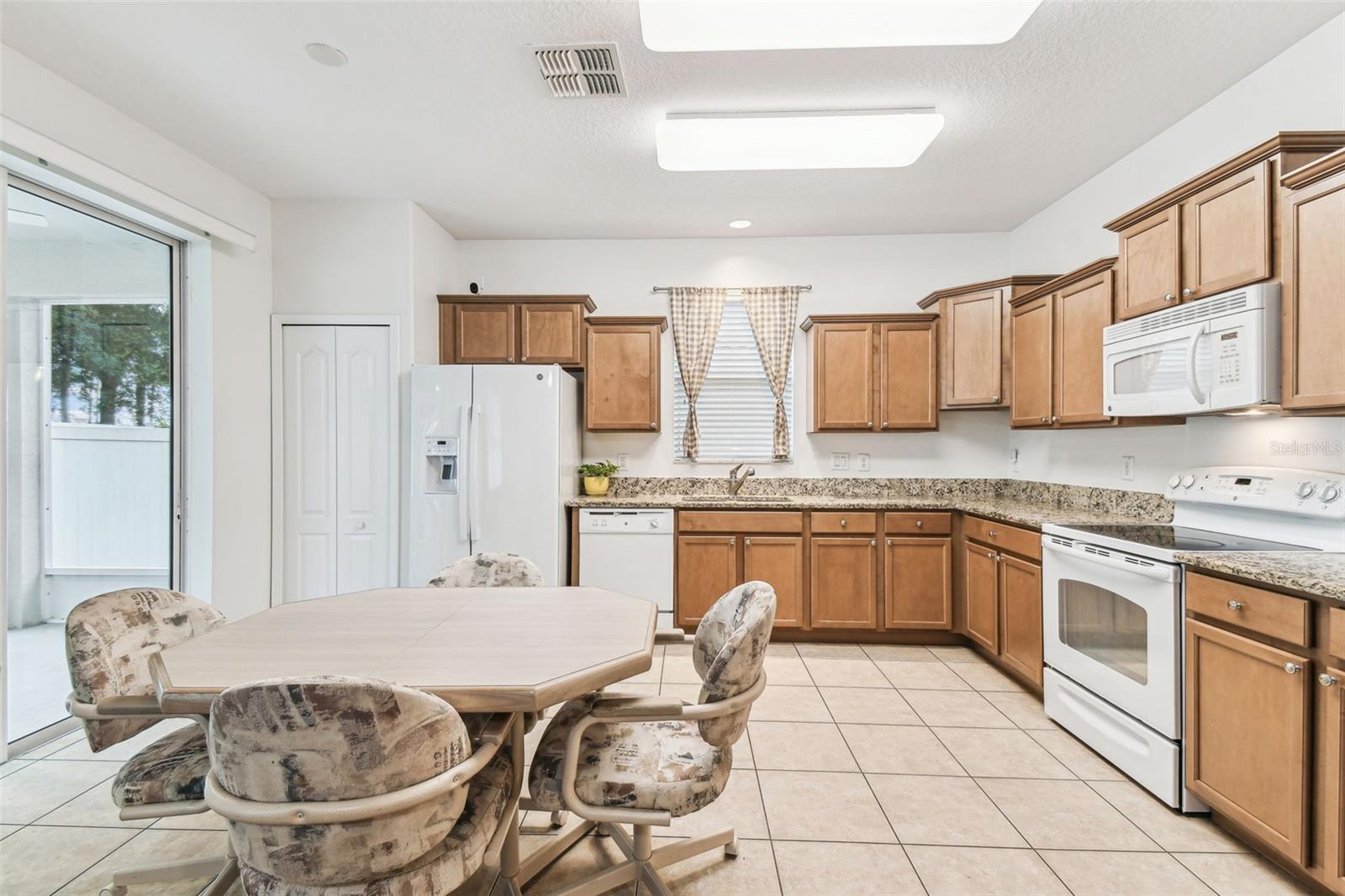 Kitchen with eat-in space