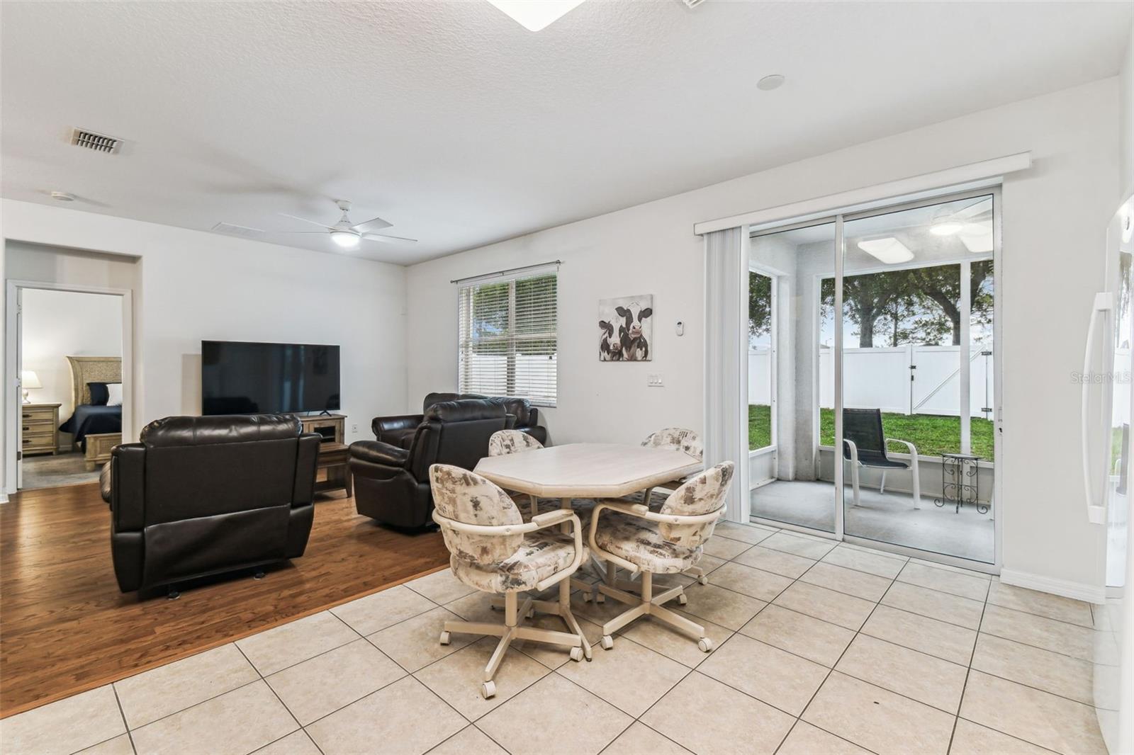 Eating Area in Kitchen w/Access to Lanai