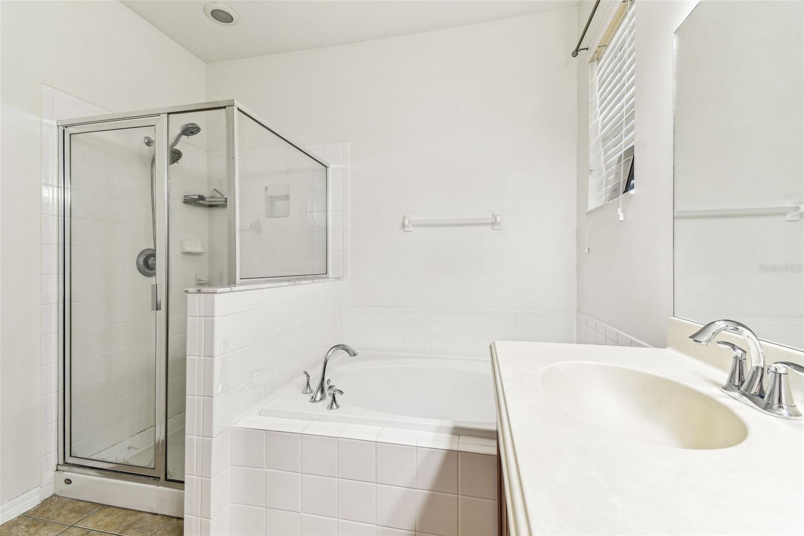 Primary Bathroom w/Walk-in Shower & Garden Tub