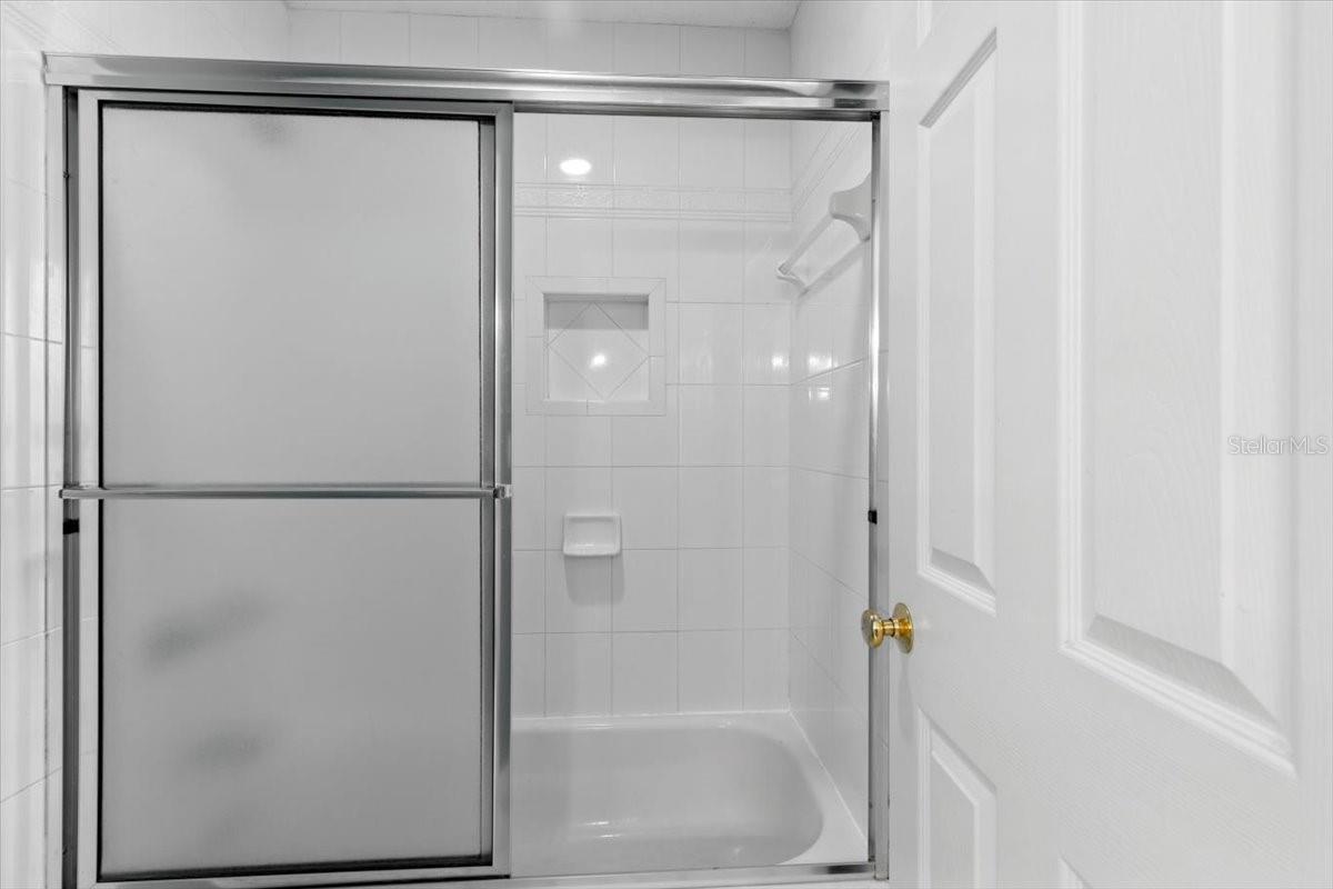 Full bath #2 with tub/shower combo