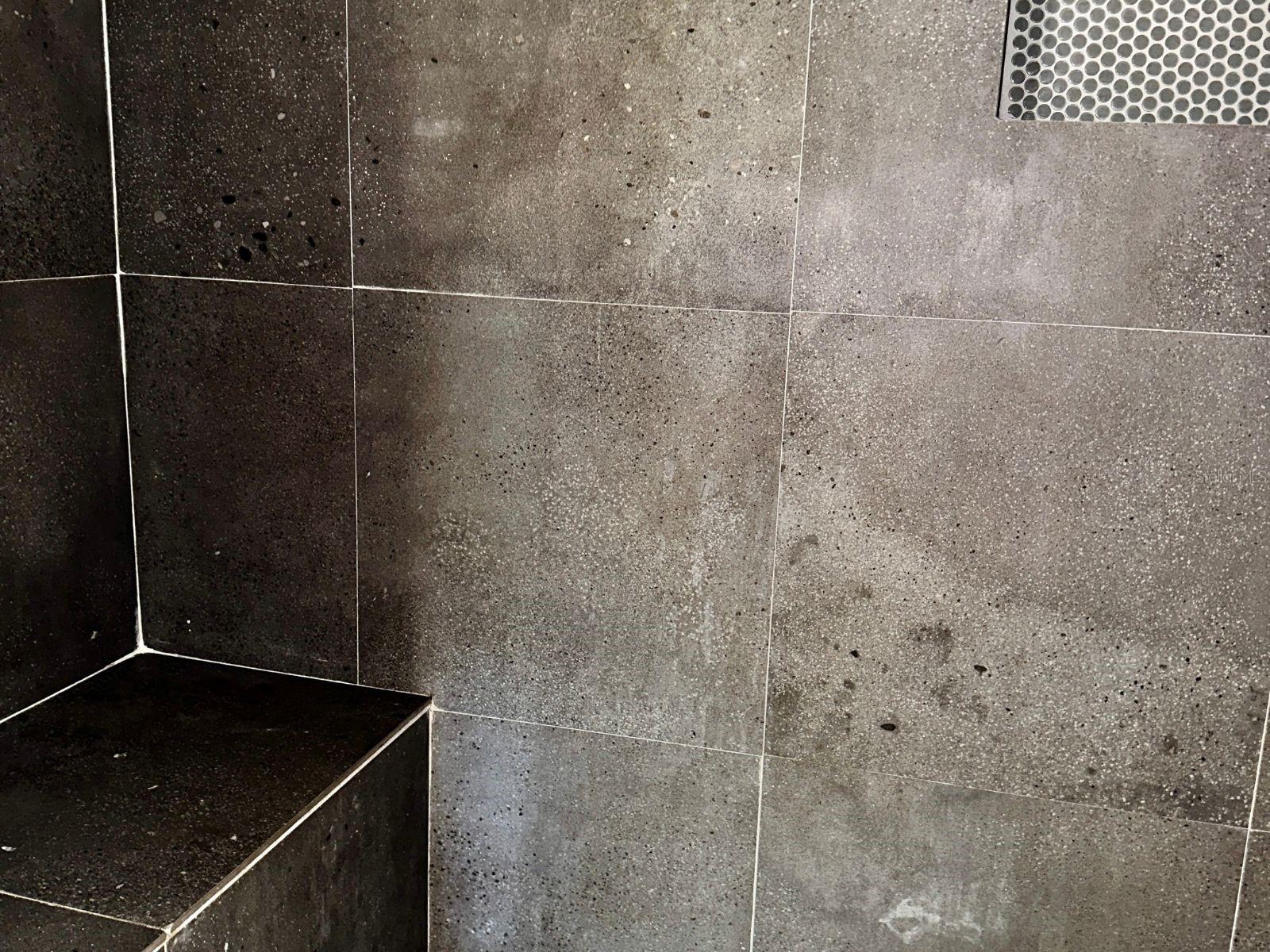 bath 3 with seat and rain head