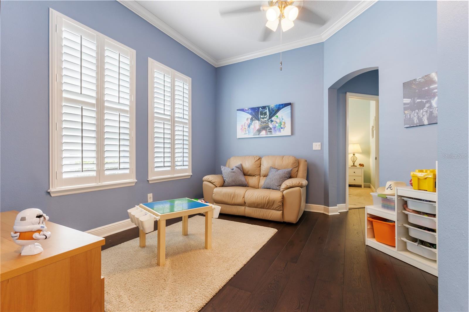 Flex space between secondary bedrooms