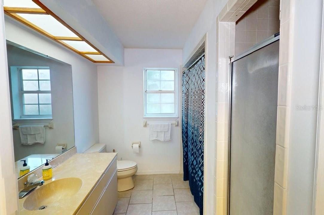 Main/Pool Bath
