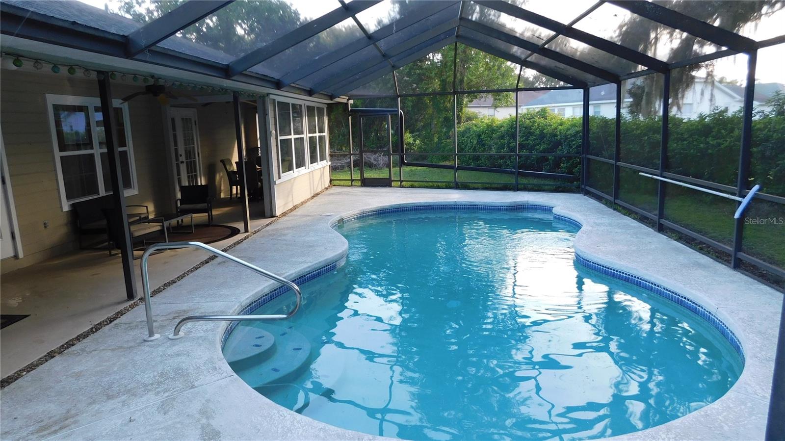 Pool from the right side