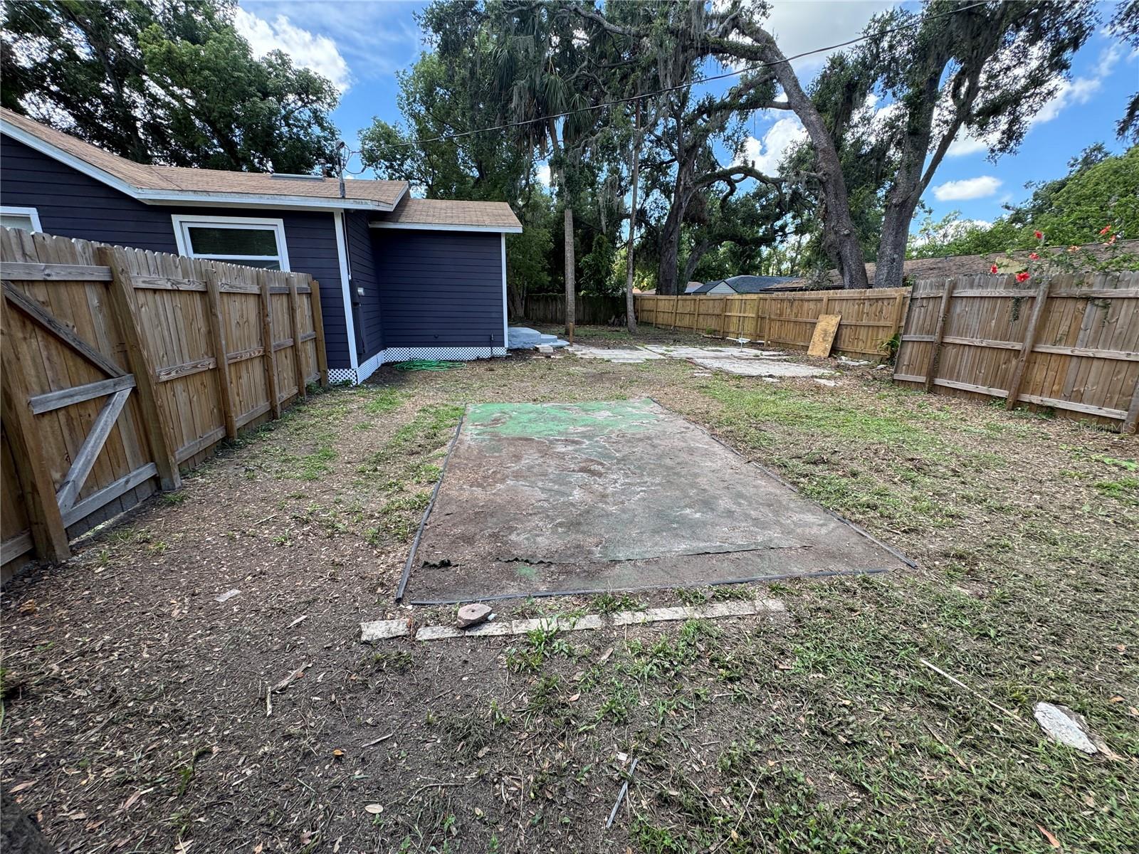 TB8398084