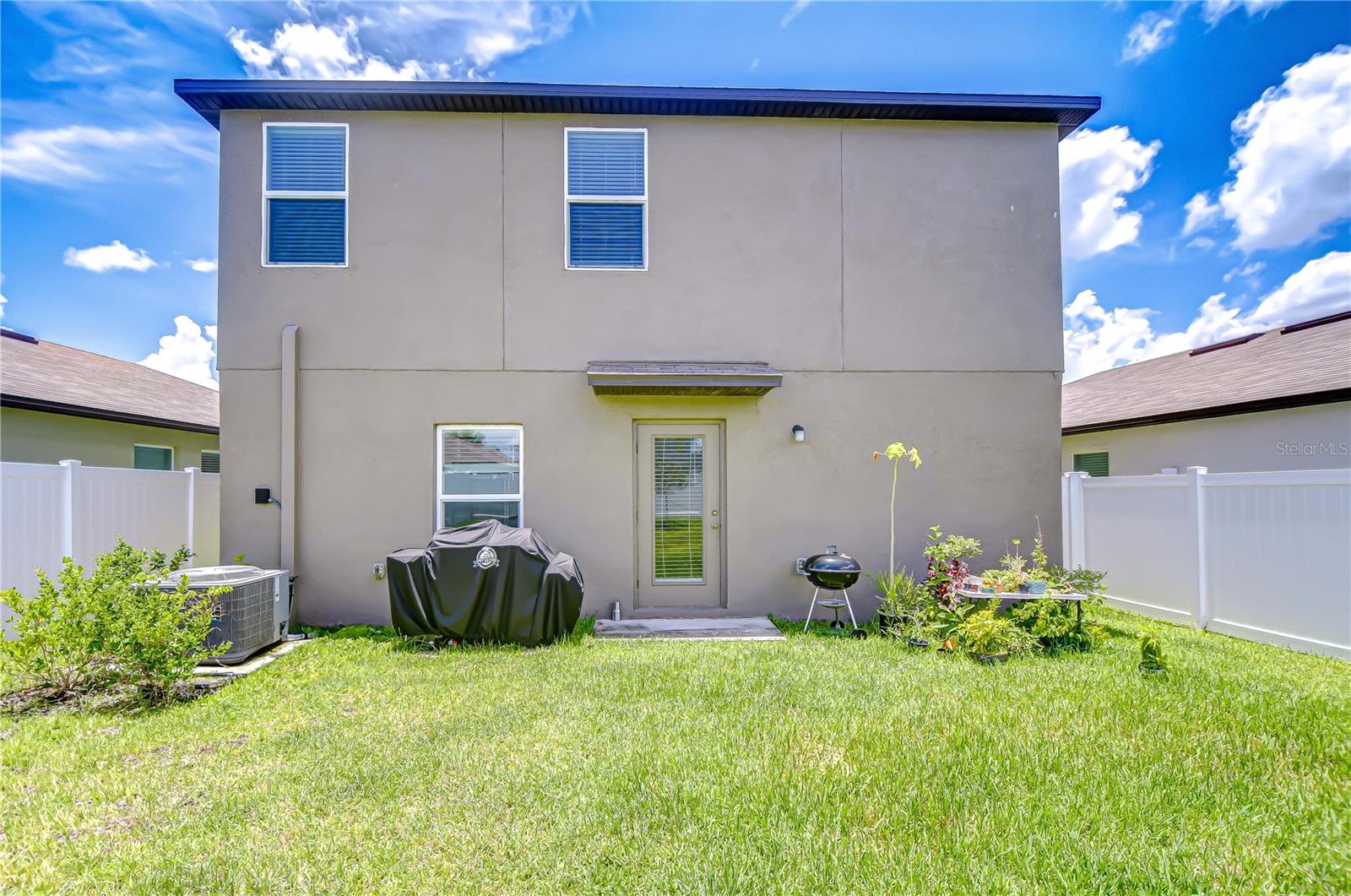 Plenty of spacious to enjoy the outdoors!