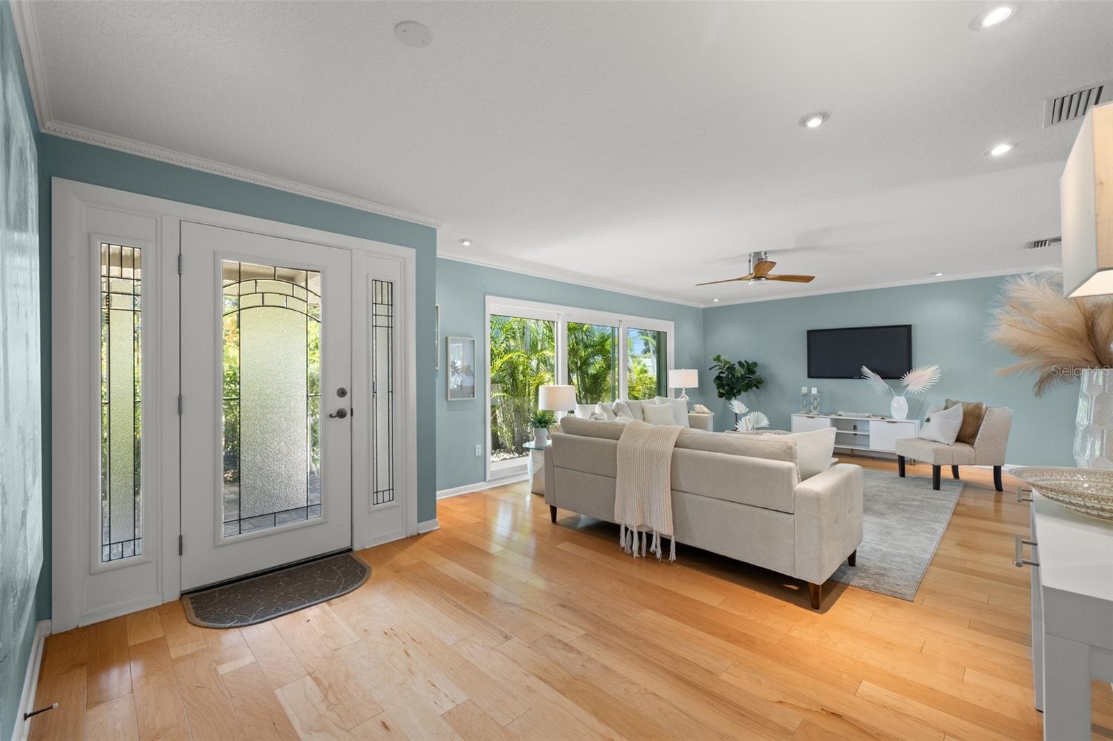 Shown with Previous Floor & Staging