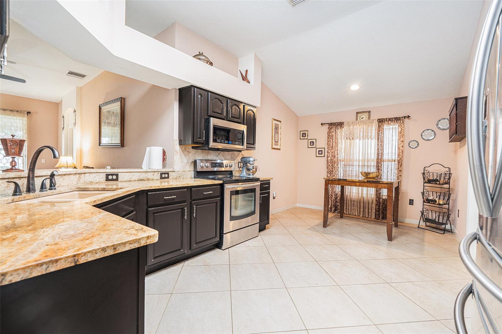 Large, eat in kitchen