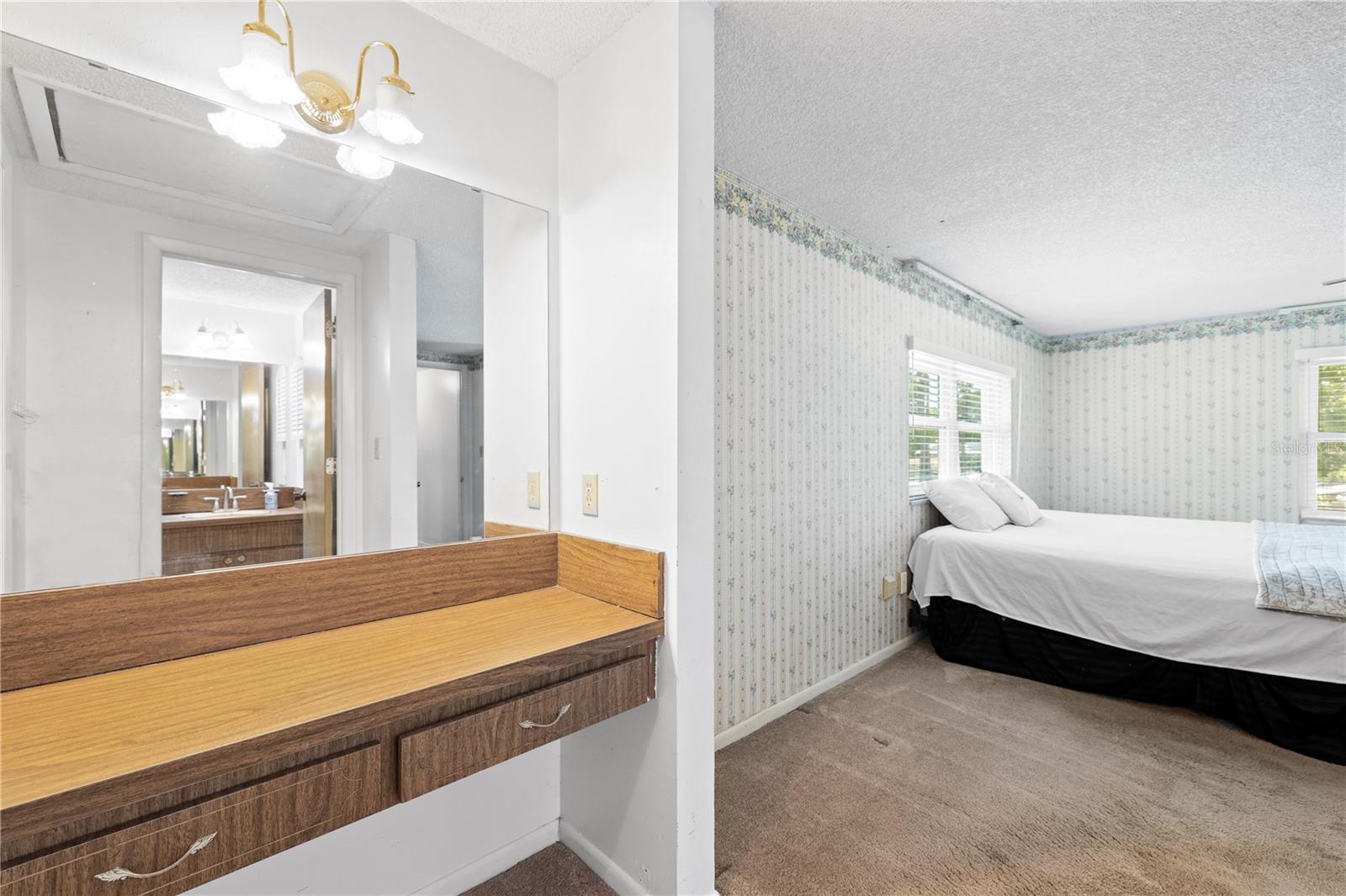 Primary suite walk in closet