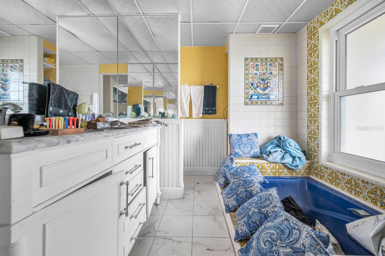 Spacious and lots of natural light!