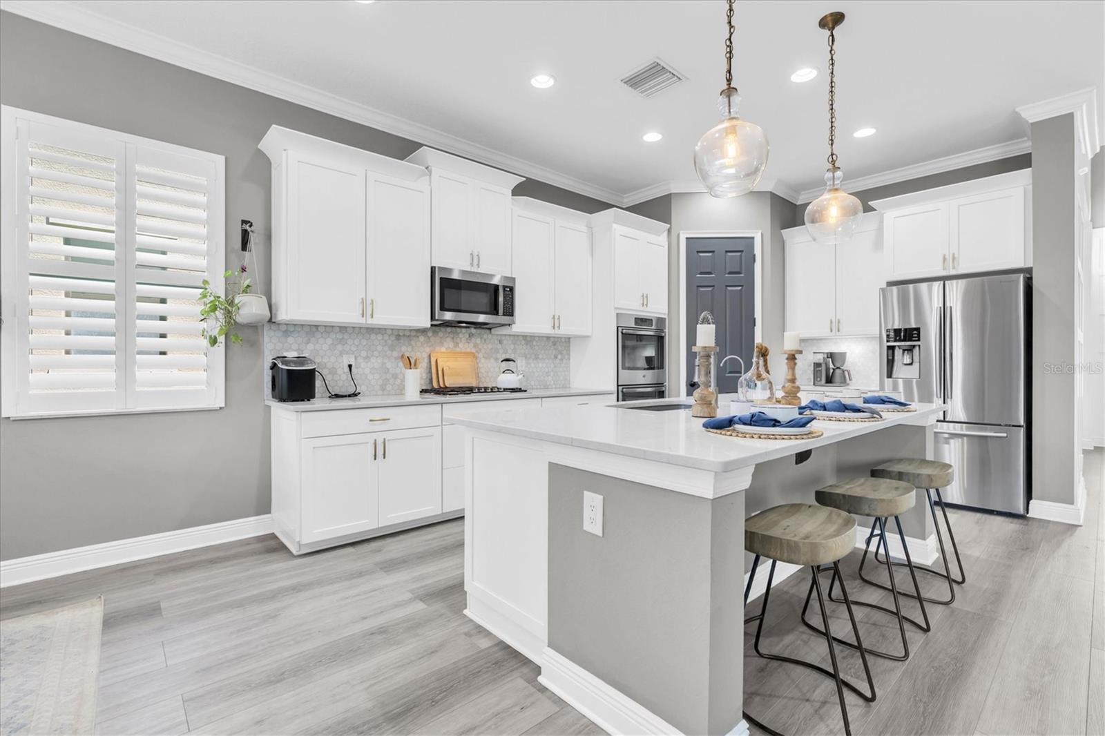 BEAUTIFUL CHEF'S KITCHEN