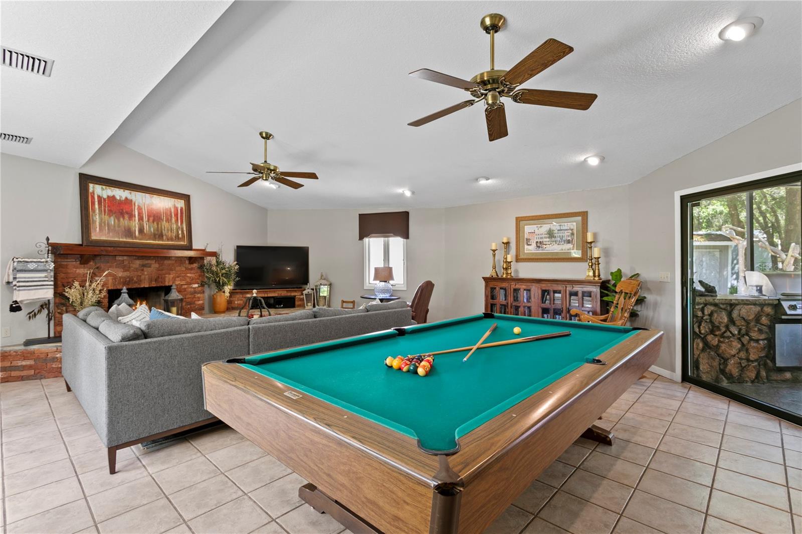 2nd Living Room