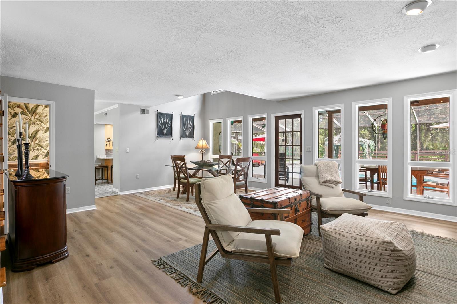 Living Dining Combo