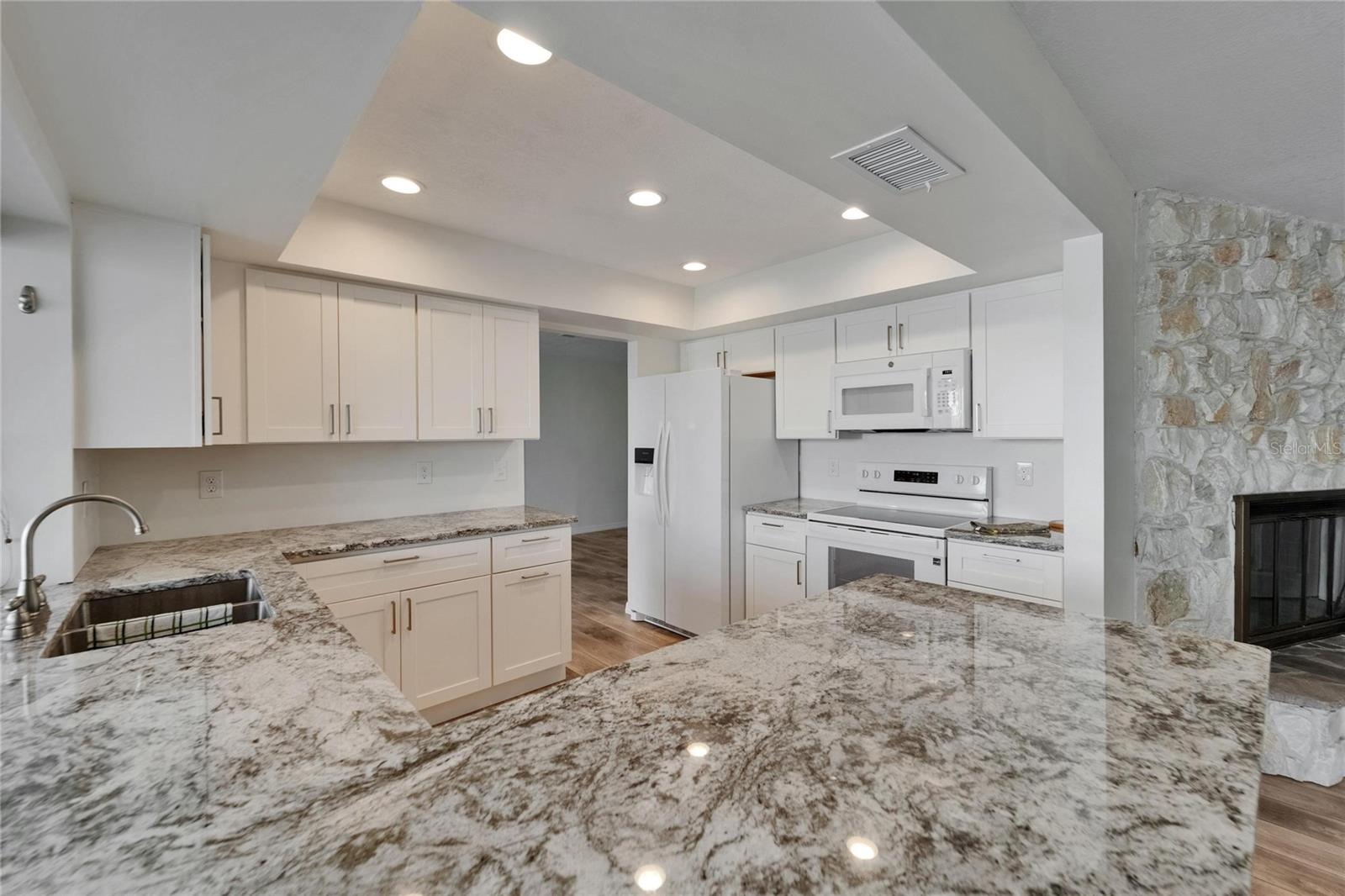 Brand New Kitchen and appliances!!