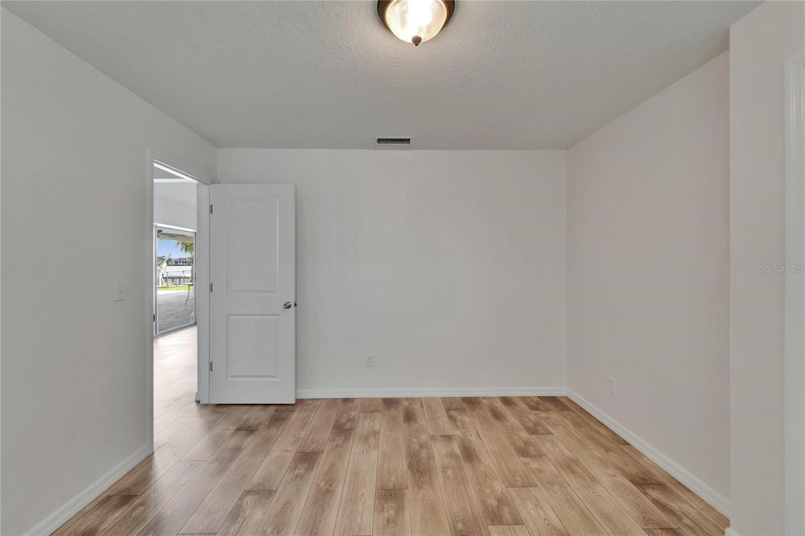 2nd bedroom