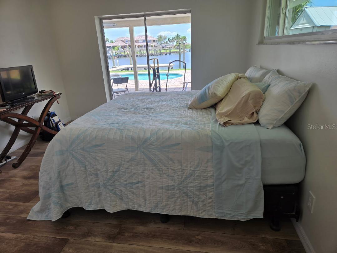 Master Bedroom- views right over the water!!