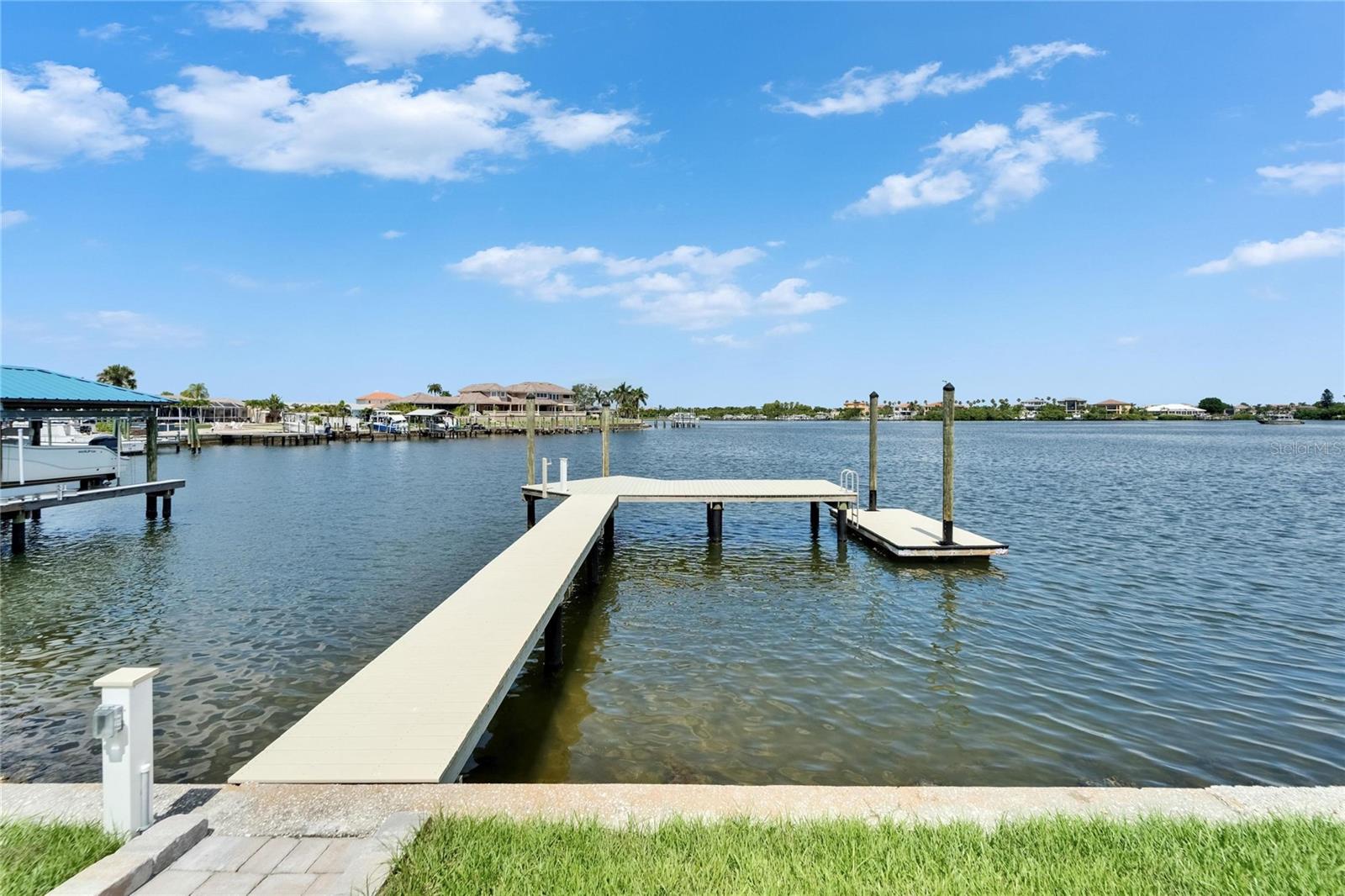 Large Dock- big enough for multiple boats!