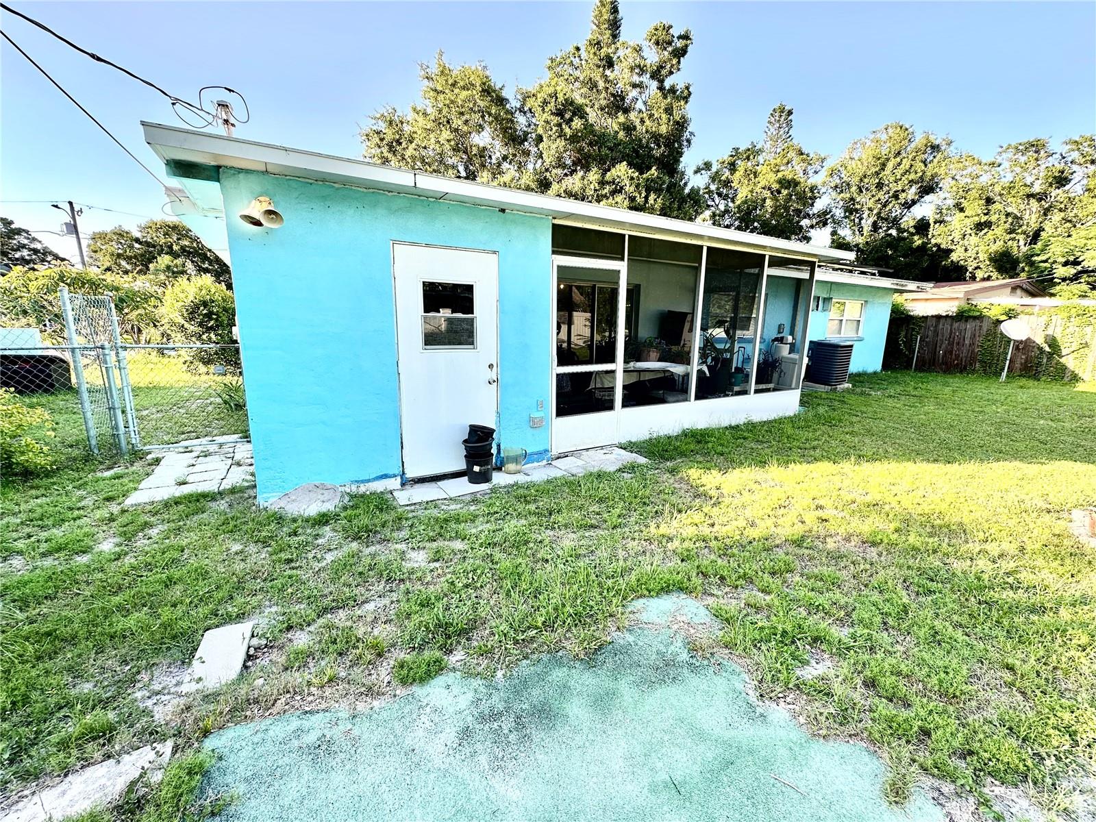 Screened in Florida room in back!