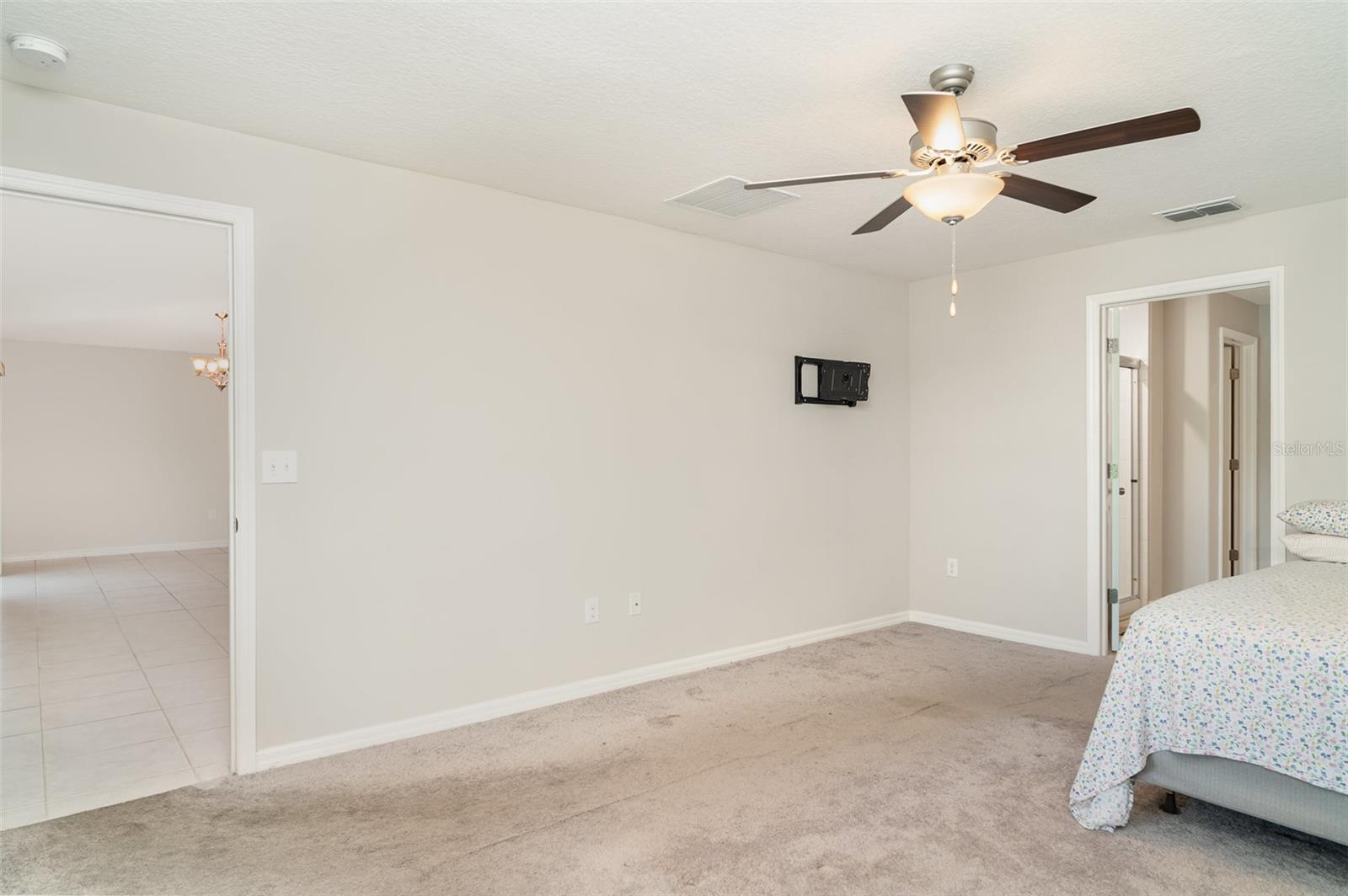 The privateSEPARATE PRIMARY SUITE features a luxurious EN-SUITE for ultimate seclusion