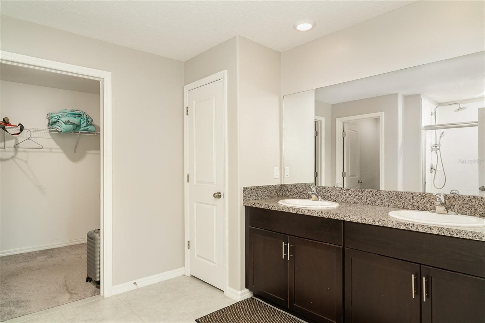 The privateSEPARATE PRIMARY SUITE features a luxurious EN-SUITE for ultimate seclusion