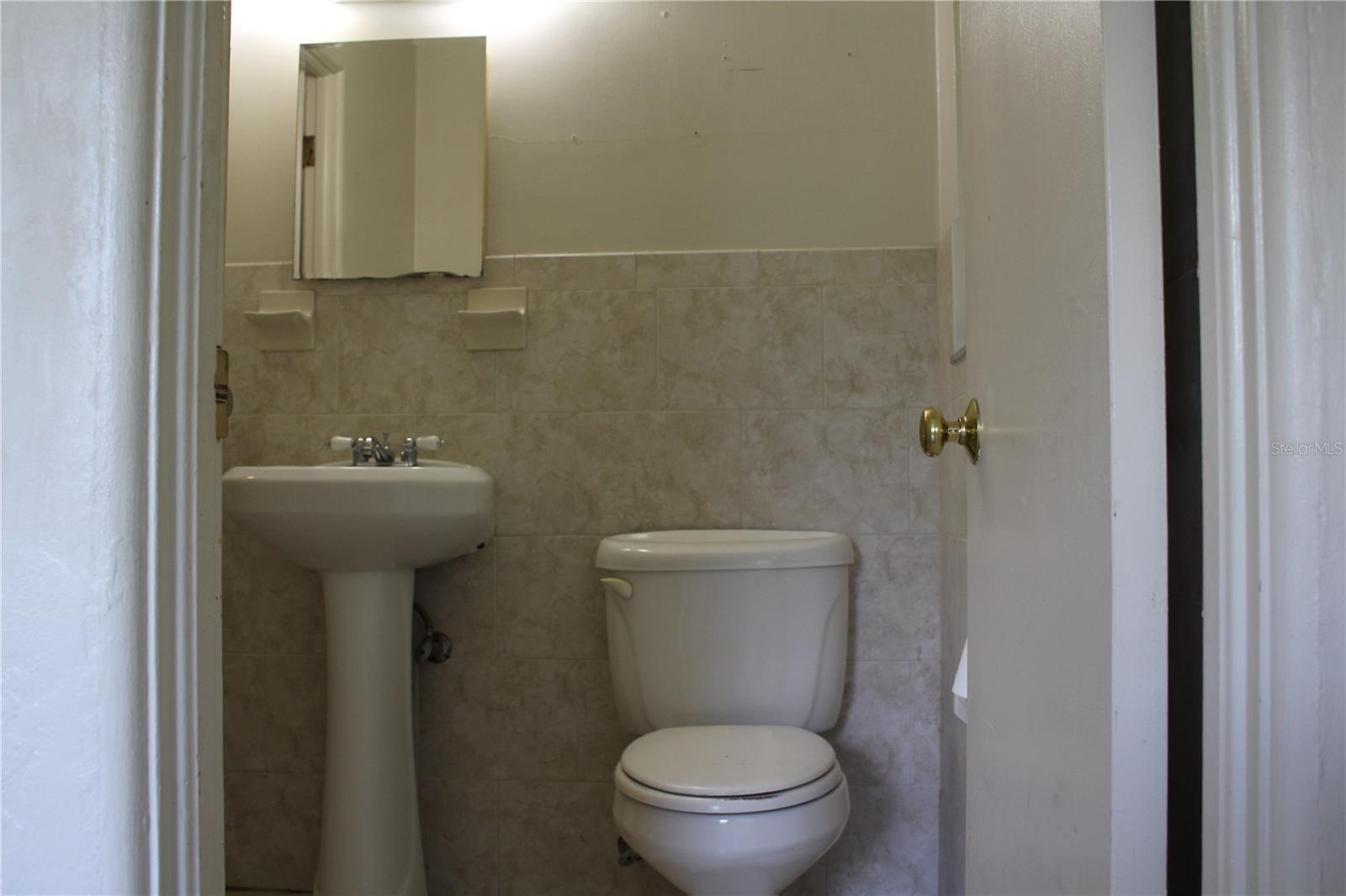 Primary powder room