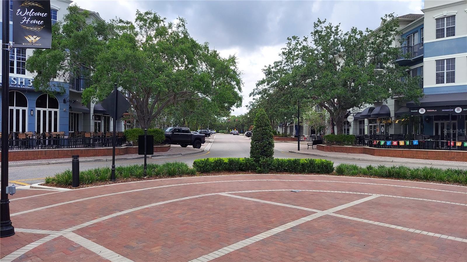 Restaurants and Shops in close by West Park Village