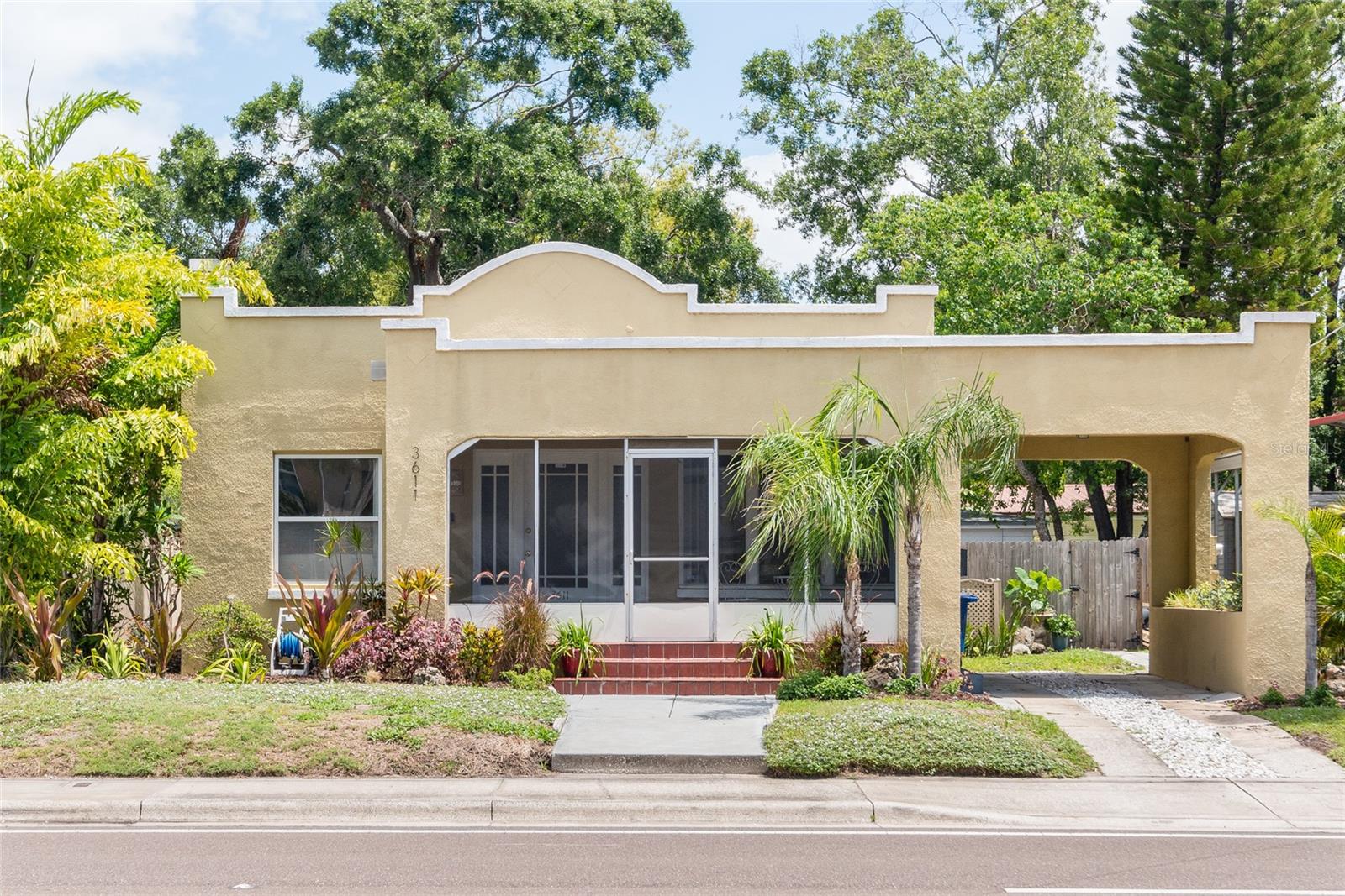1926 bungalow with high ceilings and lots of windows