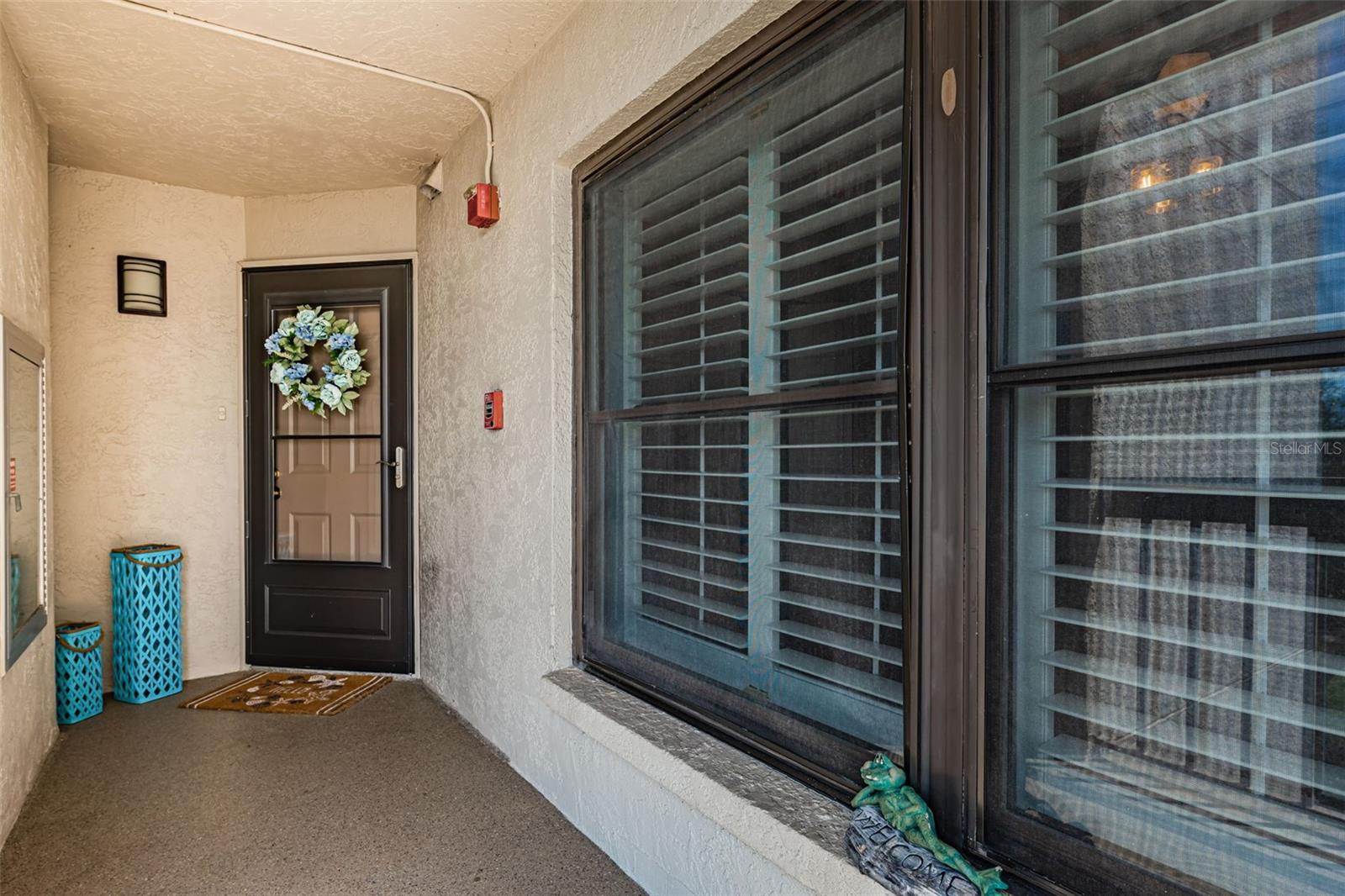 Corner unit