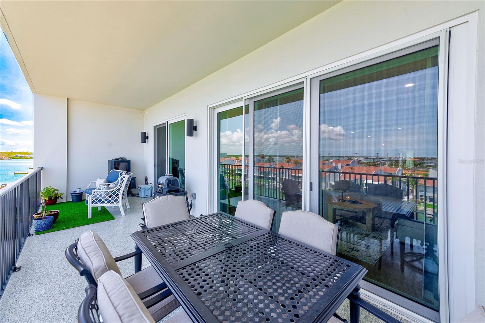 Huge 28' balcony overlooking the water.